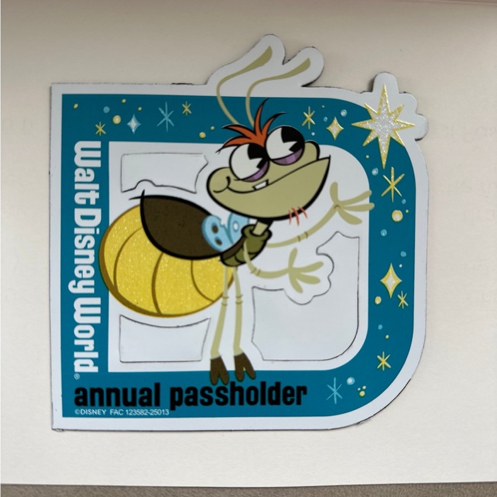 Walt Disney World Annual Passholder magnet ray